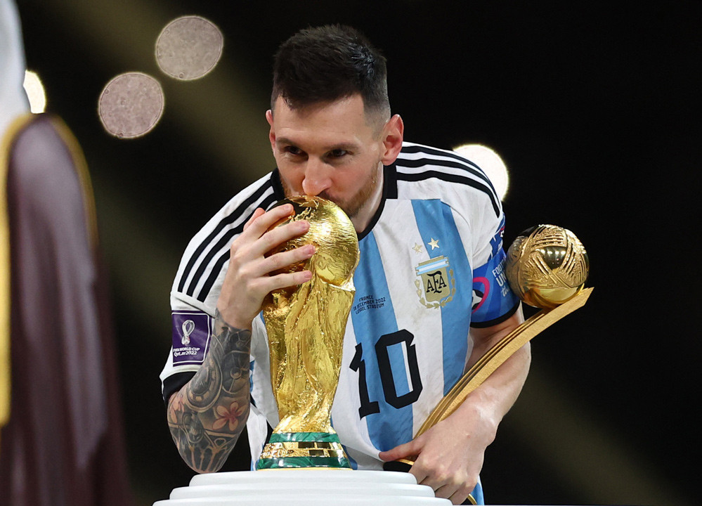 Messi giành danh hiệu cầu thủ xuất sắc nhất World Cup 2022