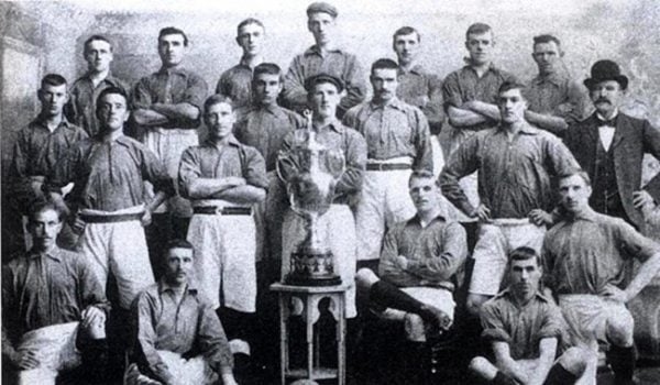 Liverpool vô địch quốc gia lần đầu mùa 1900-01